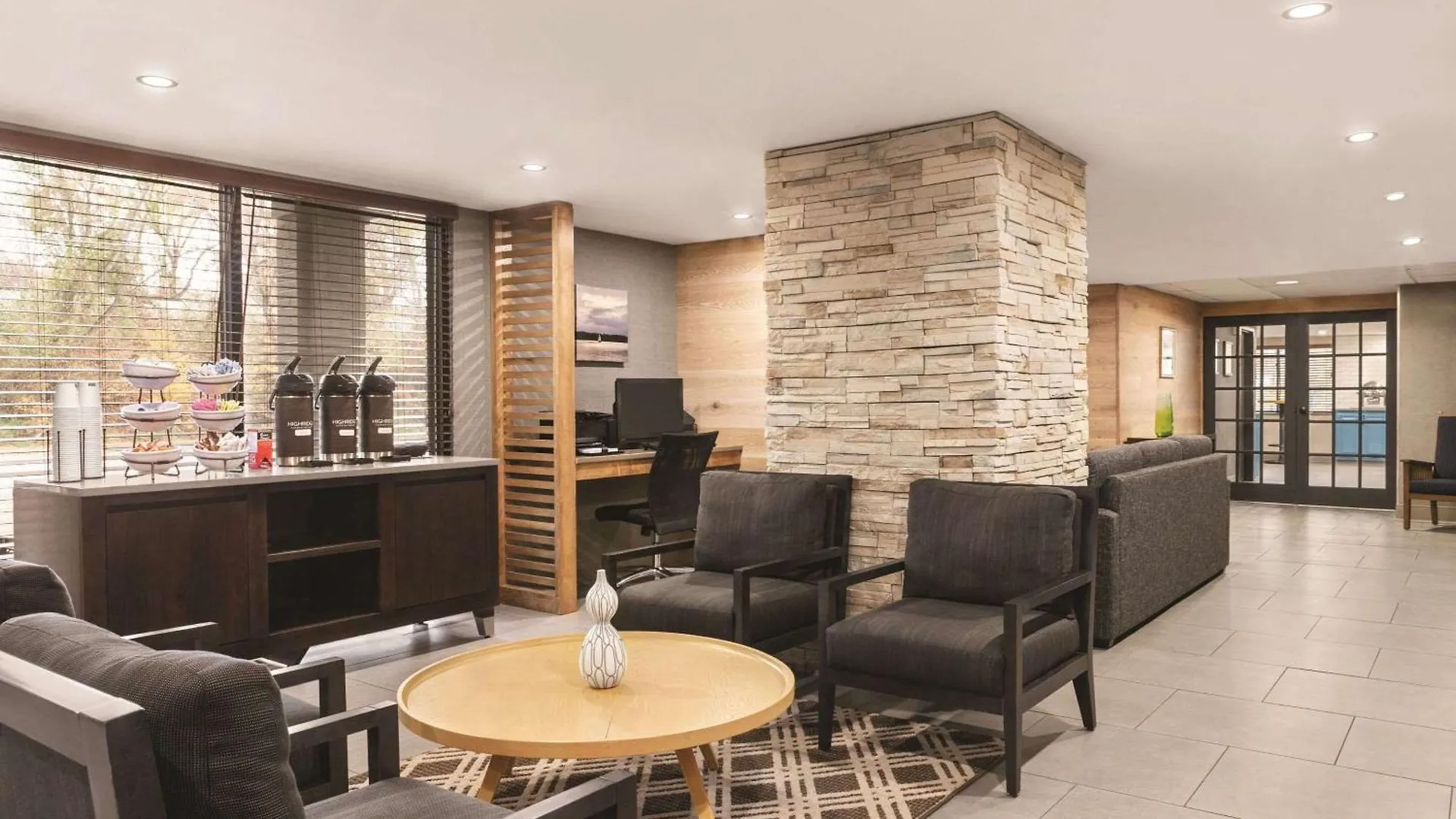 *** Hotel Country Inn & Suites By Radisson, Williamsburg East Busch Gardens , Va United States